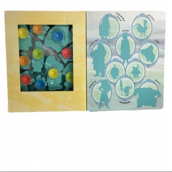 DISNEY MOANA Stuck on Stories Book Suction Cup Toys Story Play Set - Picture 6 of 14